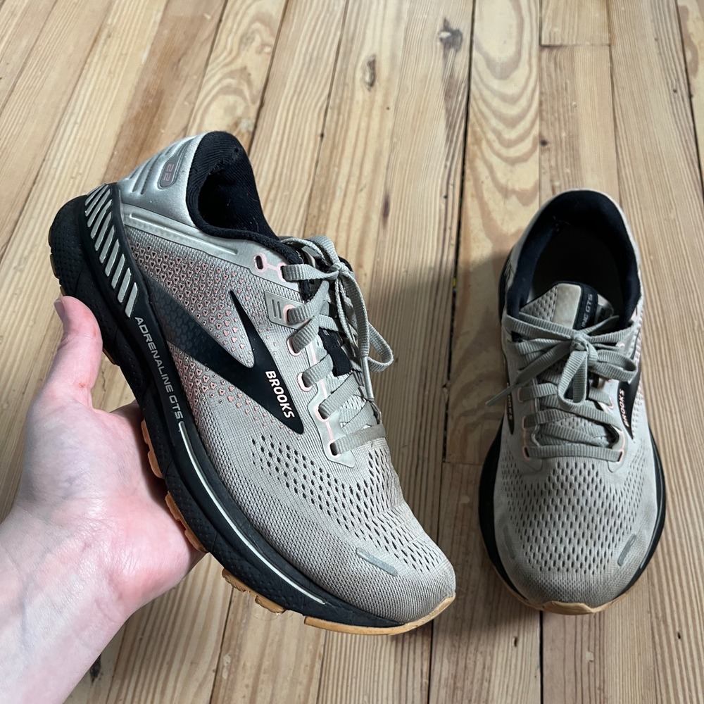 Brooks Adrenaline GTS 22 Running Shoes Womens 8.5 Grey Black Stability Sneakers